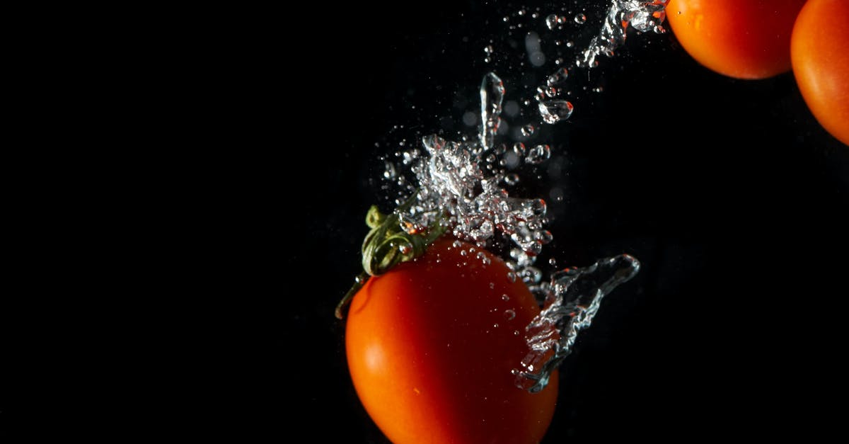 Air bubbles in canned tomatoes - Photo of Tomatoes Underwater Air bubbles in canned tomatoes - Photo of Tomatoes Underwater
