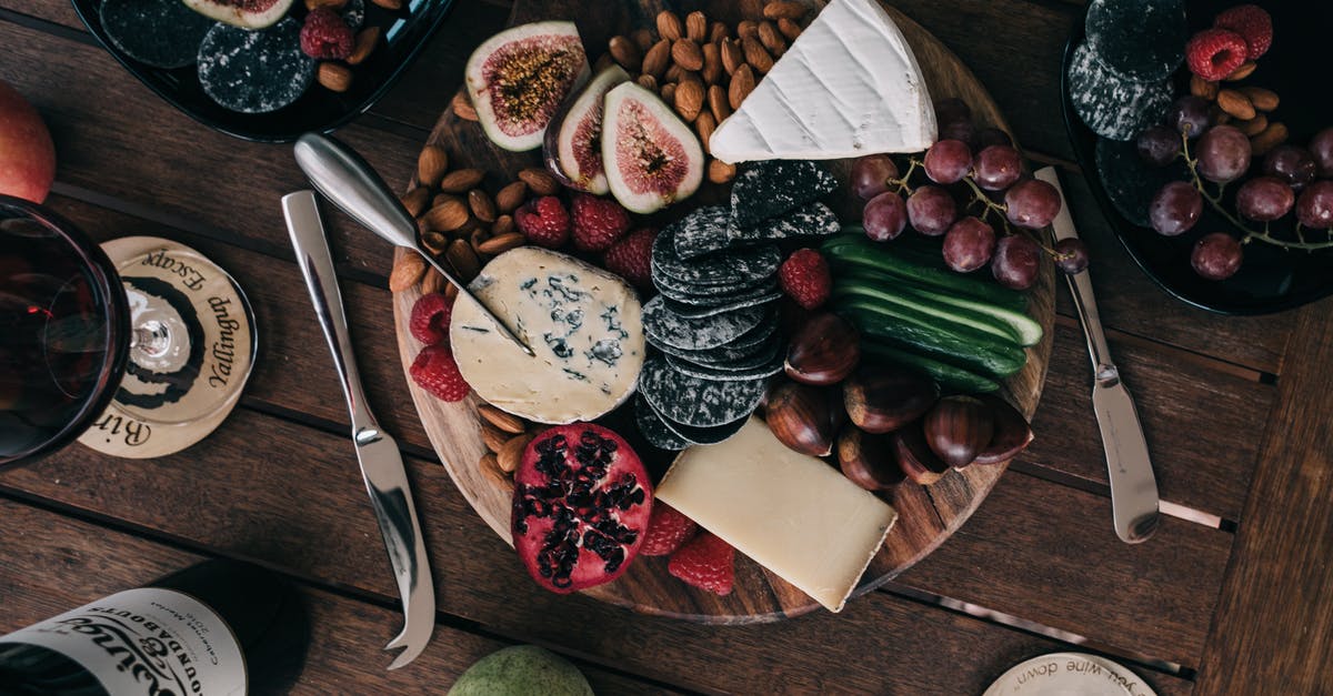 Almond extract: oil- or alcohol-based? - Wooden tray with tasty food