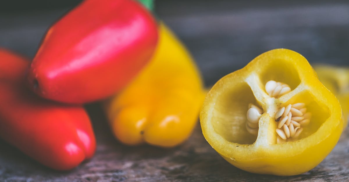 Are bell peppers with brown seeds safe to eat? - Photo of Red and Yellow Peppers Are bell peppers with brown seeds safe to eat? - Photo of Red and Yellow Peppers