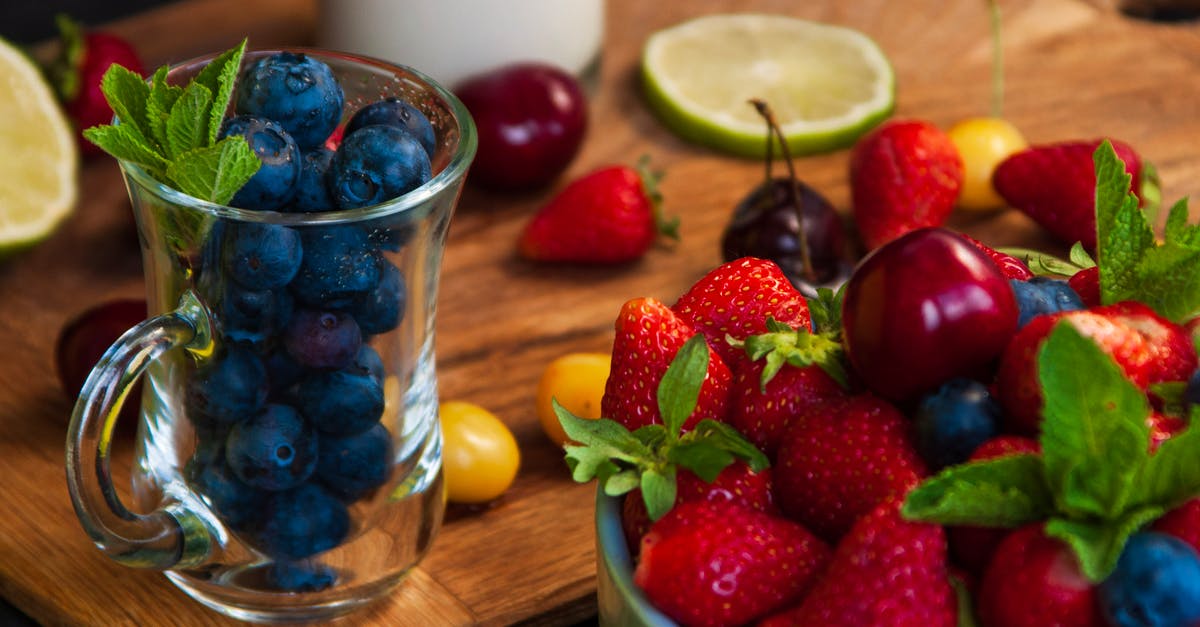 Are strawberries really dyed? - Strawberries and Blueberries in White Ceramic Bowl Are strawberries really dyed? - Strawberries and Blueberries in White Ceramic Bowl