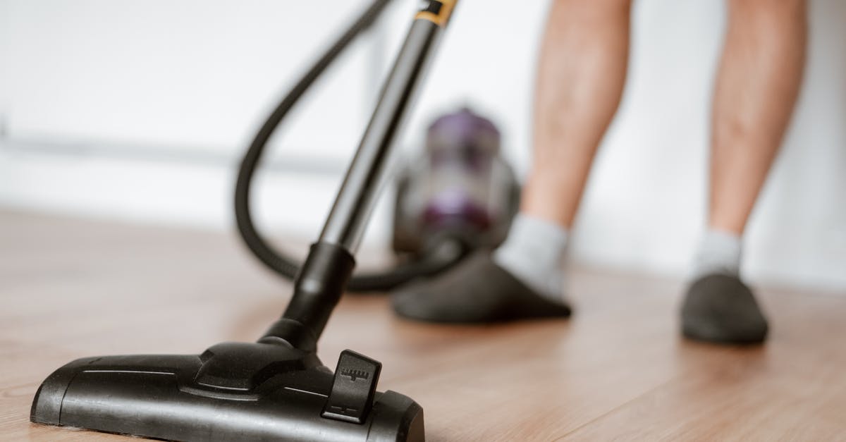 Are vacuum pump effective to improve wine conservation? - Man cleaning floor with vacuum cleaner Are vacuum pump effective to improve wine conservation? - Man cleaning floor with vacuum cleaner