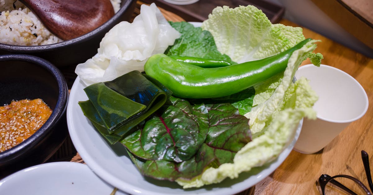 Avoiding grittiness with sichuan pepper - Green Vegetable on White Ceramic Plate Avoiding grittiness with sichuan pepper - Green Vegetable on White Ceramic Plate