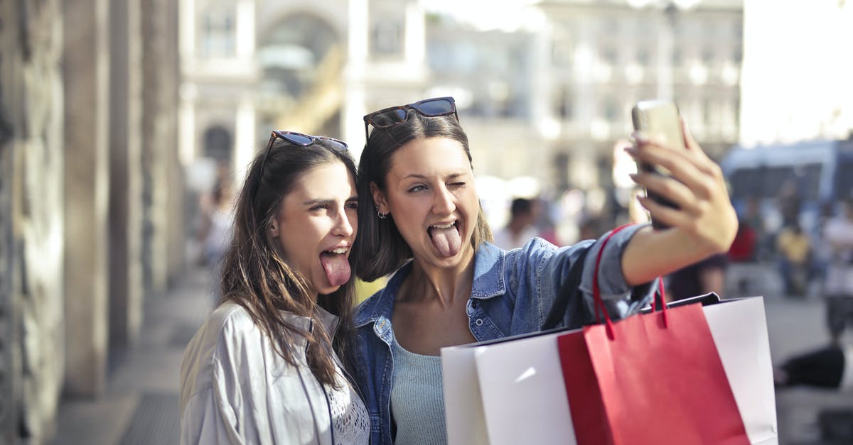 Best moment to put salt in spaghetti? - Cheerful young women with shopping bags taking selfie on street Best moment to put salt in spaghetti? - Cheerful young women with shopping bags taking selfie on street