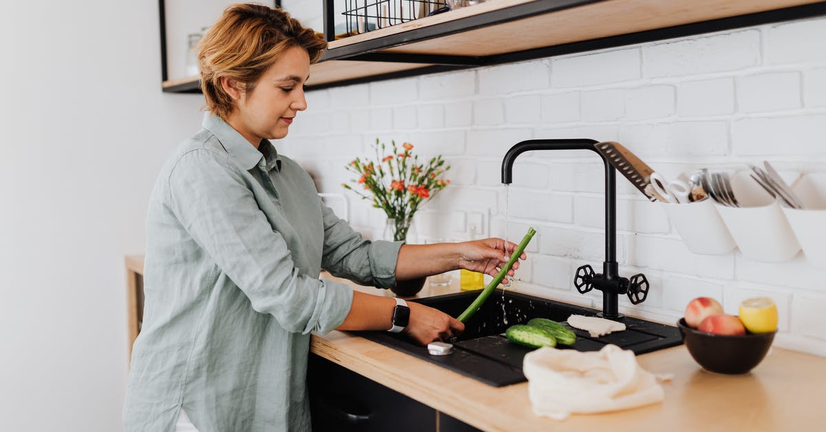Best way to preserve nutrients while dehydrating fruit and veggies - Woman in Kitchen Best way to preserve nutrients while dehydrating fruit and veggies - Woman in Kitchen