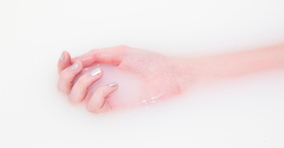 Bircher muesli: how to make oats soak liquid - Person Right Hand Bircher muesli: how to make oats soak liquid - Person Right Hand