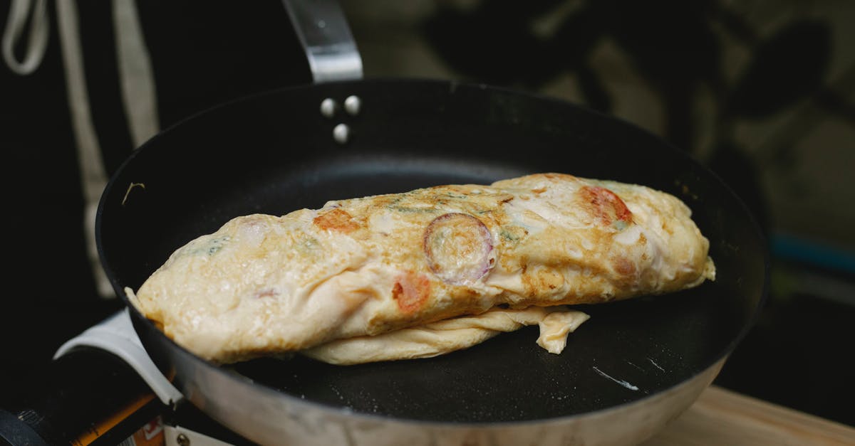 Can't make an omelette in my all-clad pan because of sticking - Appetizing egg roll frying on pan Can't make an omelette in my all-clad pan because of sticking - Appetizing egg roll frying on pan