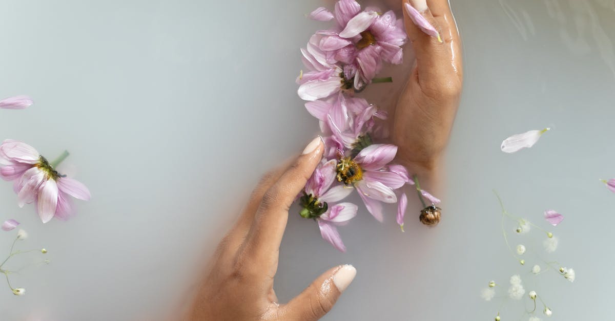 Can pressure canning be replaced water bath canning? - Woman holding flowers in hands in water Can pressure canning be replaced water bath canning? - Woman holding flowers in hands in water