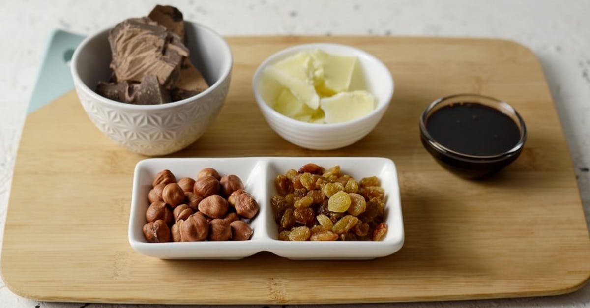 Chocolate hazelnut: efficacy of mixing crushed&roasted hazelnuts to sauce - Chunks of Chocolate on Bowls Chocolate hazelnut: efficacy of mixing crushed&roasted hazelnuts to sauce - Chunks of Chocolate on Bowls