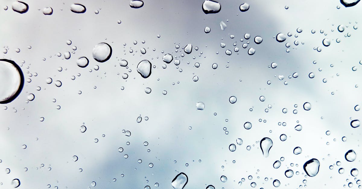 Clear vs tinted glass bakeware - Macro Shot Photography of Water Drops Clear vs tinted glass bakeware - Macro Shot Photography of Water Drops