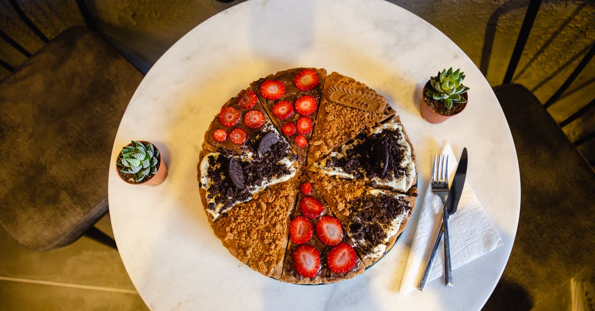 Coating fruit before adding to a cake - Round Cake with Slices of Strawberry Coating fruit before adding to a cake - Round Cake with Slices of Strawberry