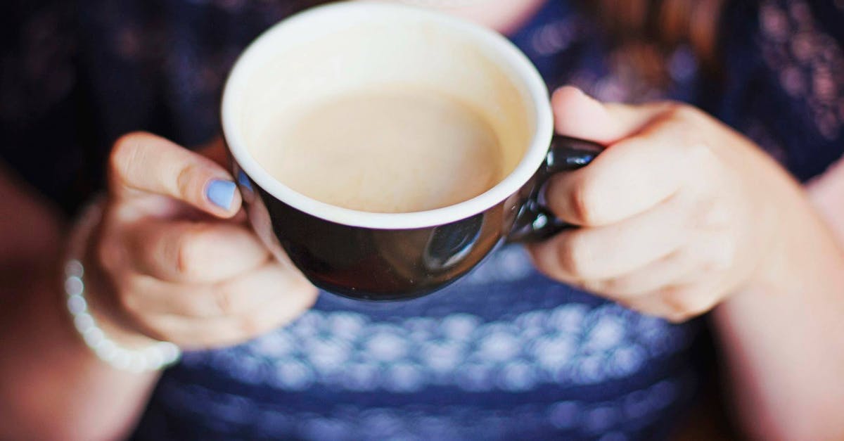 Coffee foam vs. Tea foam - Person Holding Black and White Ceramic Mug Coffee foam vs. Tea foam - Person Holding Black and White Ceramic Mug