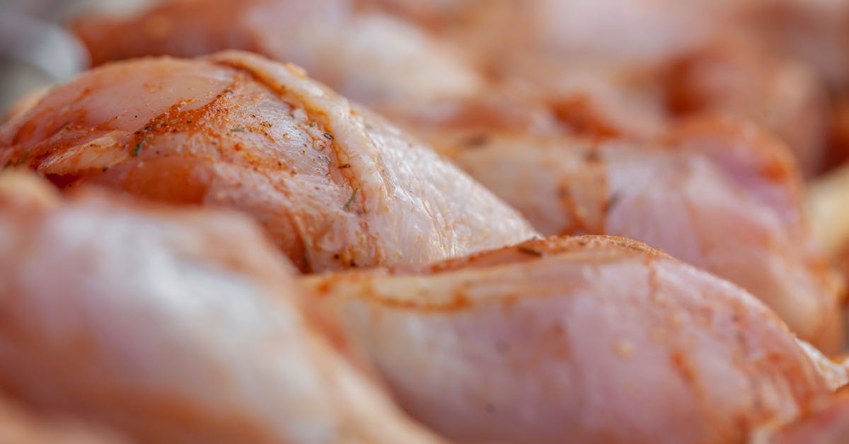 Cooking alcohol: how many calories are lost? - Closeup of tasty raw chicken legs with seasoning placed in row in daylight Cooking alcohol: how many calories are lost? - Closeup of tasty raw chicken legs with seasoning placed in row in daylight