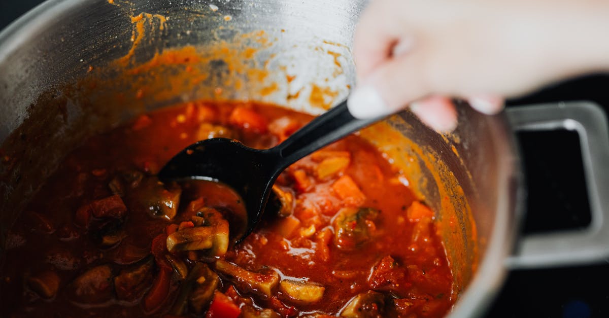 Cooking shakshuka without burning the tomatoes - Photograph of a Red Dish Cooking shakshuka without burning the tomatoes - Photograph of a Red Dish