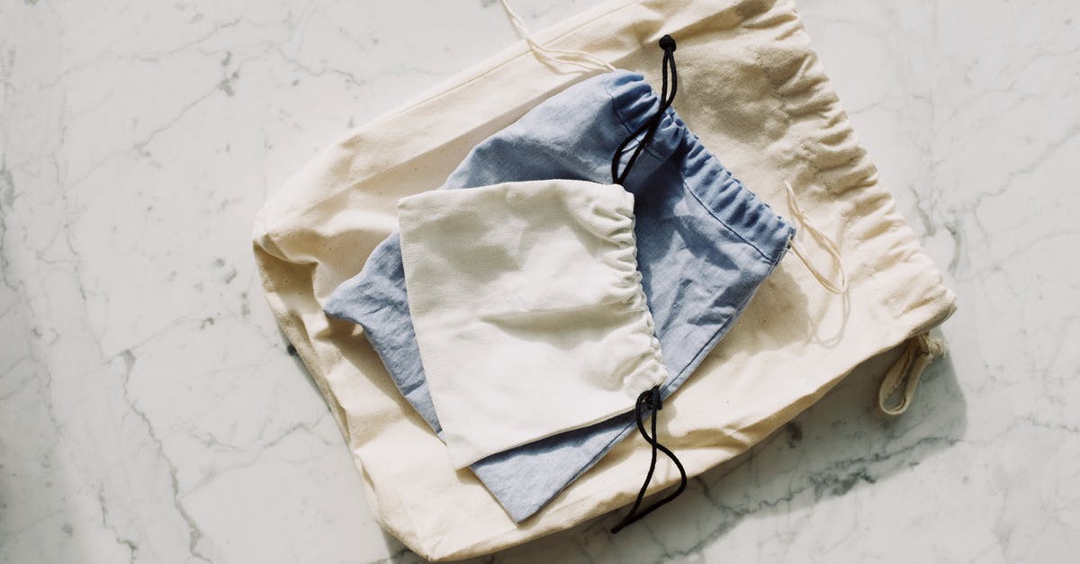 Difference between freezer bag and storage bag - Heap of textile bags in different sizes Difference between freezer bag and storage bag - Heap of textile bags in different sizes