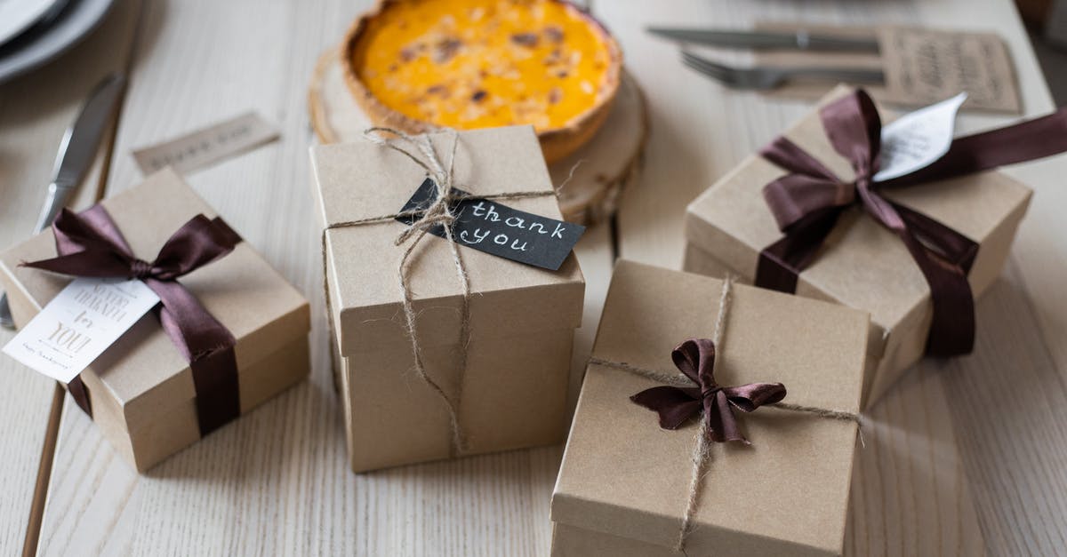 Do you know of a spinning plate for microwave? - Gift boxes on table near pie Do you know of a spinning plate for microwave? - Gift boxes on table near pie