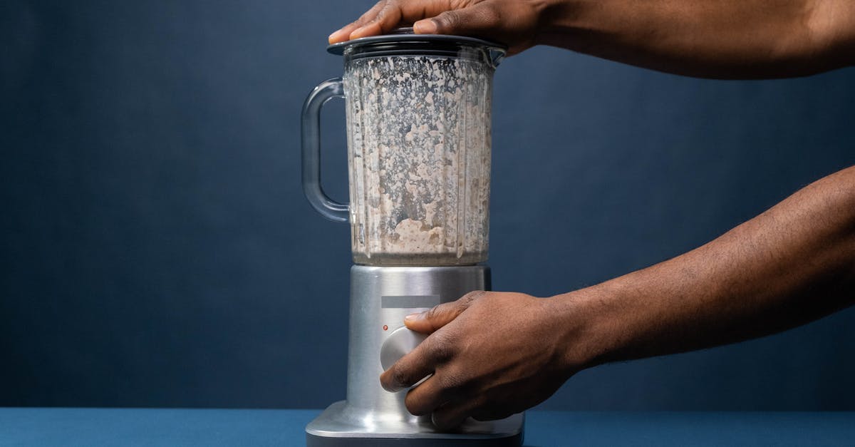Does a 1500W blender produce a less viscous smoothie than a 400W blender? - Person using a Blender Does a 1500W blender produce a less viscous smoothie than a 400W blender? - Person using a Blender
