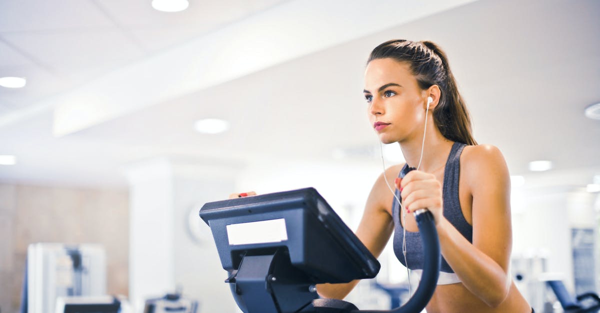 Does blanching cause loss of mass/weight in the vegetable? - Serious fit woman in earphones and activewear listening to music and running on treadmill in light contemporary sports center Does blanching cause loss of mass/weight in the vegetable? - Serious fit woman in earphones and activewear listening to music and running on treadmill in light contemporary sports center
