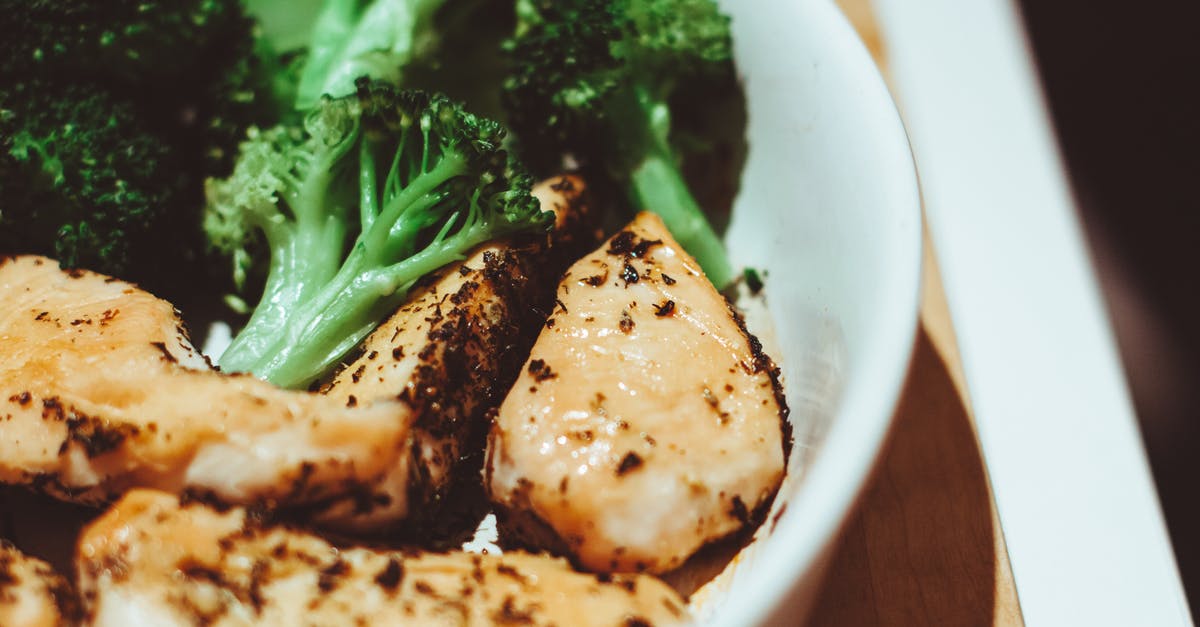 Does chicken need to be covered while cooking in the microwave? - Broccoli in Bowl Does chicken need to be covered while cooking in the microwave? - Broccoli in Bowl