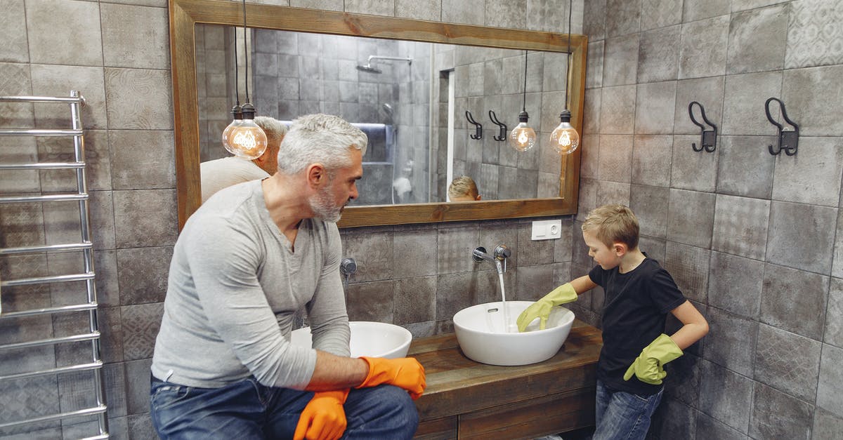 Does soaking in saltwater for 20 mins help cleanse mussels? - Father with child cleaning sink in bathroom Does soaking in saltwater for 20 mins help cleanse mussels? - Father with child cleaning sink in bathroom