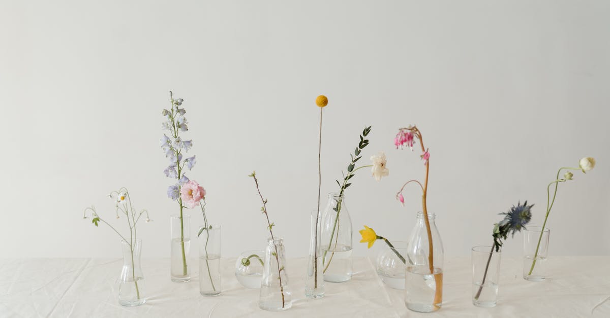 Does wrapping banana stems actually prolong their life? - Photo of Flowers in Clear Glass Vase With Water Does wrapping banana stems actually prolong their life? - Photo of Flowers in Clear Glass Vase With Water