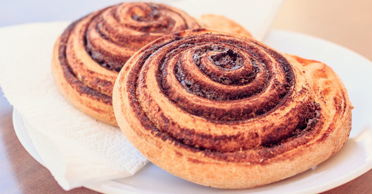Effect of undutched cocoa on baking - Cinnamon Roll on Plate Effect of undutched cocoa on baking - Cinnamon Roll on Plate