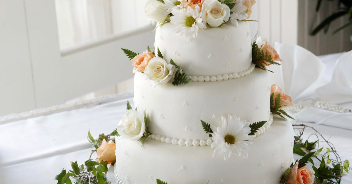 Have to preserve a cake for decoration purposes - White Icing Cover Cake