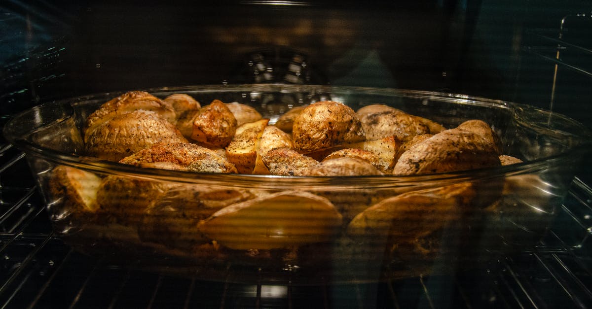 Heating ham/cooking hashbrown potato casserole in same oven - Delicious spicy potatoes in glass dish in oven Heating ham/cooking hashbrown potato casserole in same oven - Delicious spicy potatoes in glass dish in oven