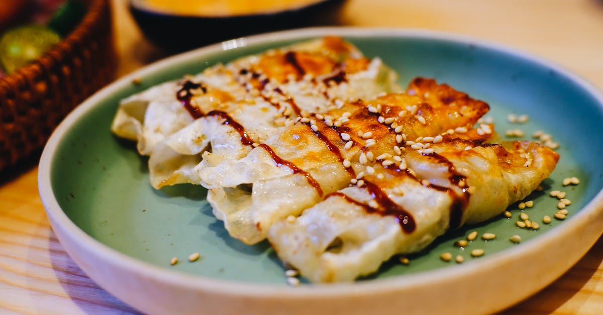 Hot sauce; Remove seeds? - White and Brown Dish on Green Ceramic Plate Hot sauce; Remove seeds? - White and Brown Dish on Green Ceramic Plate