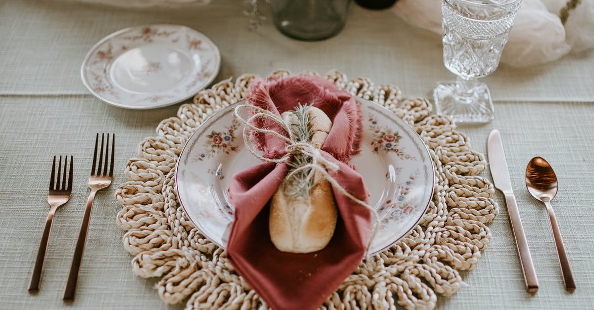How and when should I use a bread knife? - Elegant plate with bread and napkin served on decorated table How and when should I use a bread knife? - Elegant plate with bread and napkin served on decorated table