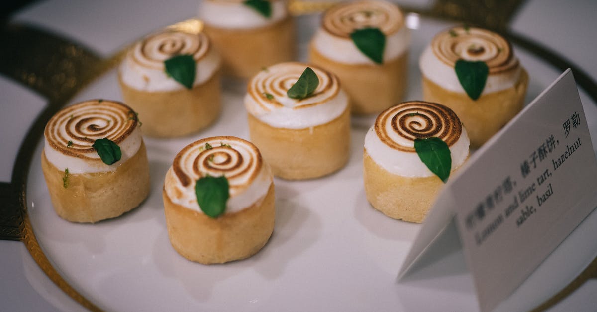 How are savoury meringues made? - White and Brown Cupcakes on White Ceramic Plate How are savoury meringues made? - White and Brown Cupcakes on White Ceramic Plate