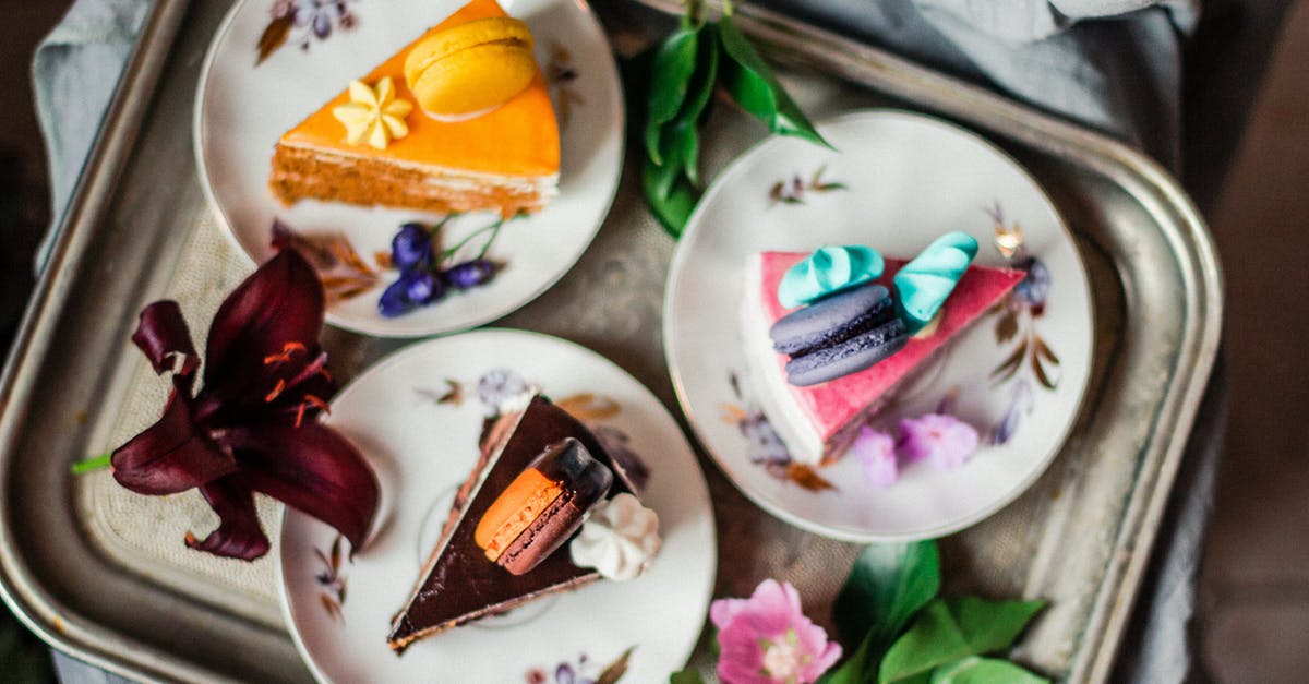 How can I keep meringue pie-topping from falling? - Colorful pieces of cakes with macarons How can I keep meringue pie-topping from falling? - Colorful pieces of cakes with macarons