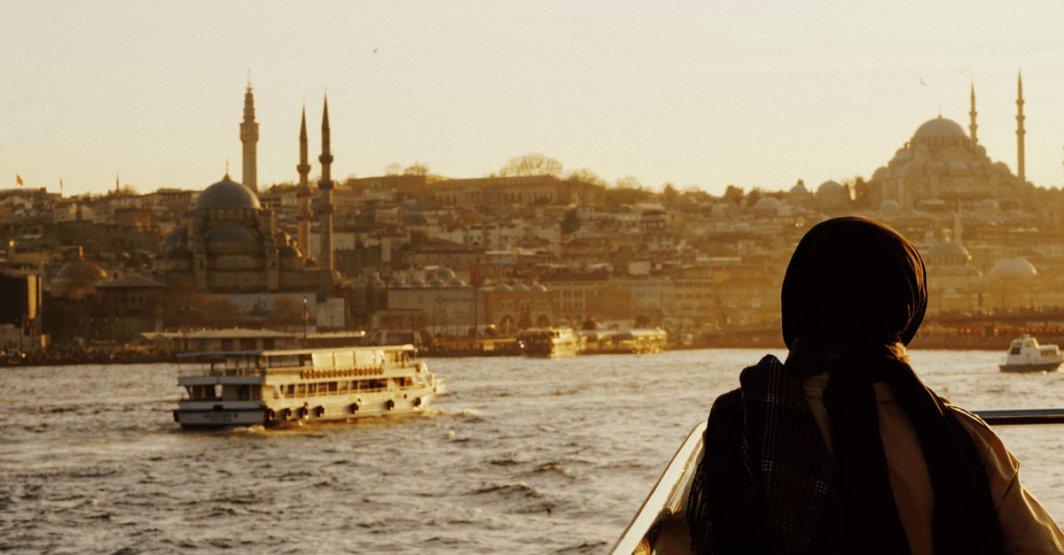 How can I make my turkey gravy look darker and richer? - Person in Black Hoodie on Boat How can I make my turkey gravy look darker and richer? - Person in Black Hoodie on Boat