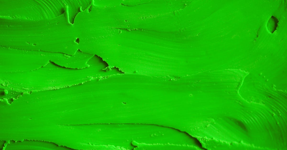 How do I colour ready-to-roll icing - A Close-up Shot of a Green Frosting