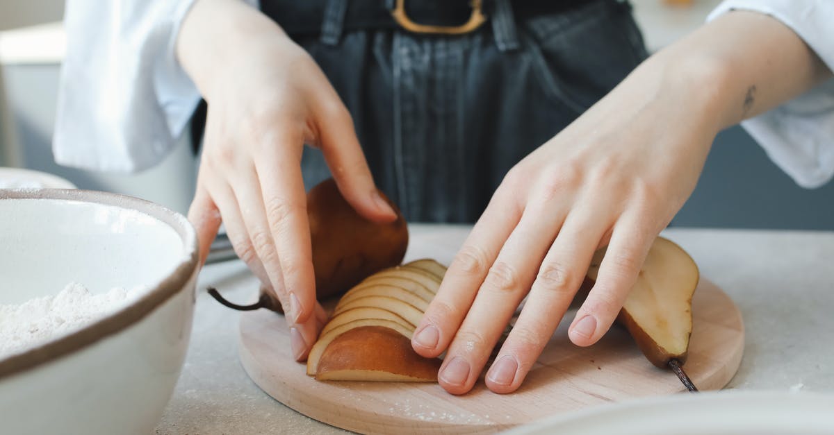 How do I cook large quantities of sliced bacon? - Person Holding White Ceramic Bowl How do I cook large quantities of sliced bacon? - Person Holding White Ceramic Bowl
