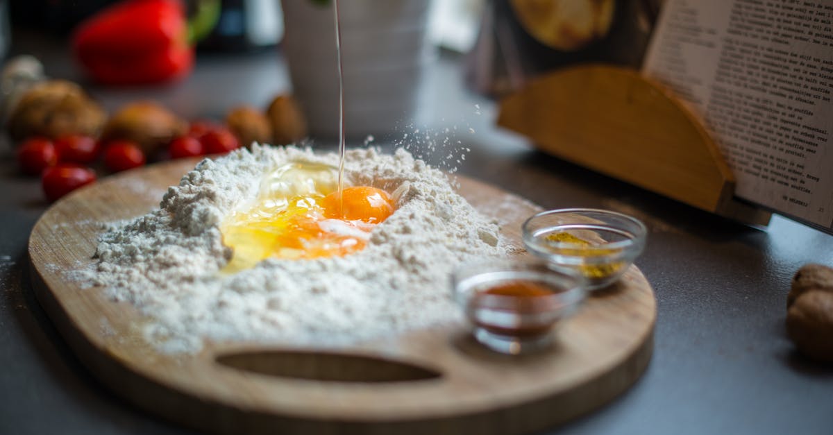 How do I flip an egg when preparing it "over easy"? - Egg Yolk and Bake Powder How do I flip an egg when preparing it "over easy"? - Egg Yolk and Bake Powder