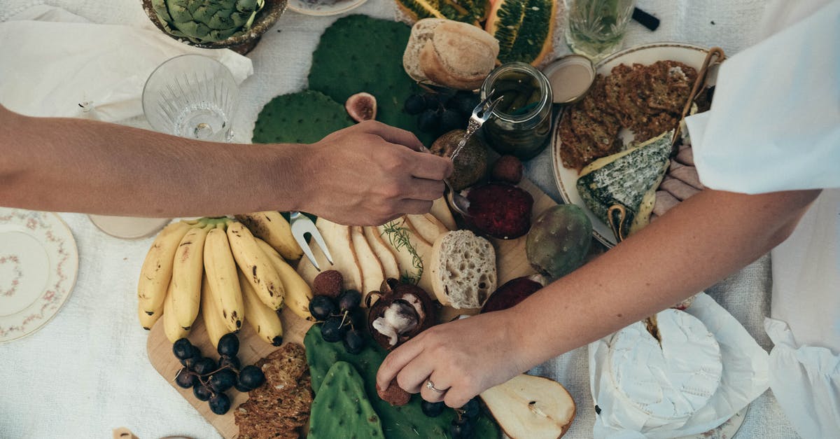 How do I keep my bread pudding from collapsing? - Couple having healthy picnic together in summer How do I keep my bread pudding from collapsing? - Couple having healthy picnic together in summer