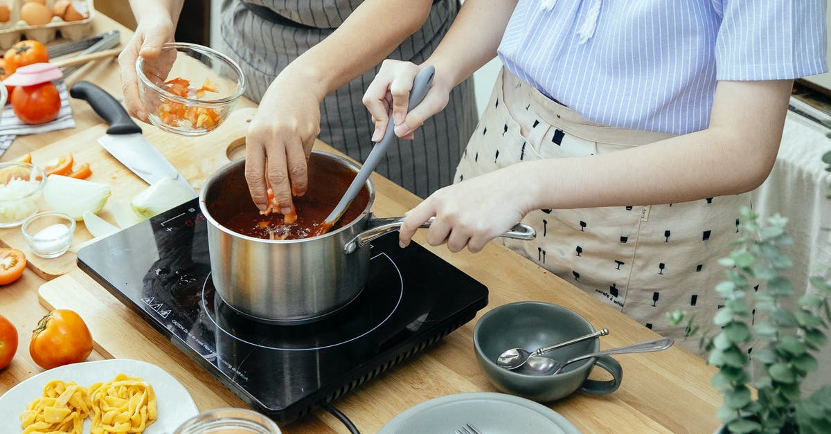 How do I keep the rice cooker from boiling over? - Crop women cooking sauce in kitchen
