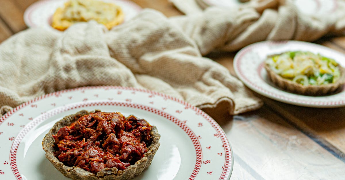 How do I prevent tomato making quiche soggy - High angle of tasty homemade tart with dried tomatoes and pepper in plate on wooden table How do I prevent tomato making quiche soggy - High angle of tasty homemade tart with dried tomatoes and pepper in plate on wooden table