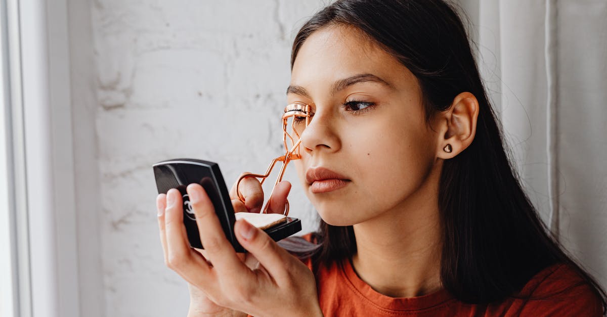 How do I squeeze gelatine? - Girl Curling Lashes with Gold Eyelash Curler How do I squeeze gelatine? - Girl Curling Lashes with Gold Eyelash Curler