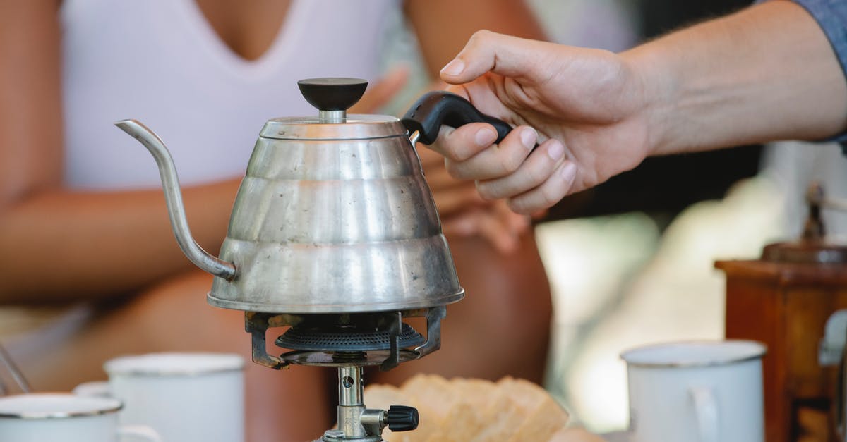 How do I stop metal-bottomed pots squeaking on my gas hob? - Crop couple using portable gas stove while preparing coffee at campsite How do I stop metal-bottomed pots squeaking on my gas hob? - Crop couple using portable gas stove while preparing coffee at campsite
