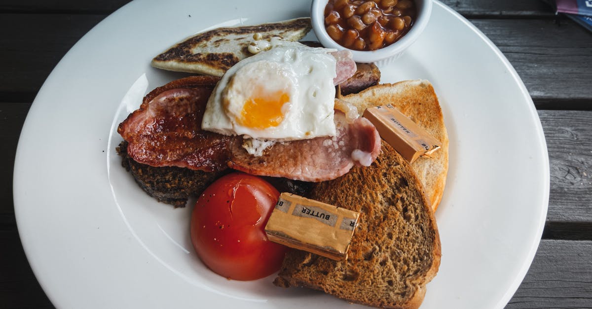 how do I toast oats so that they are crispy? - From above of toasted bread with fried bacon and egg served on white table with tomato and beans on wooden table how do I toast oats so that they are crispy? - From above of toasted bread with fried bacon and egg served on white table with tomato and beans on wooden table