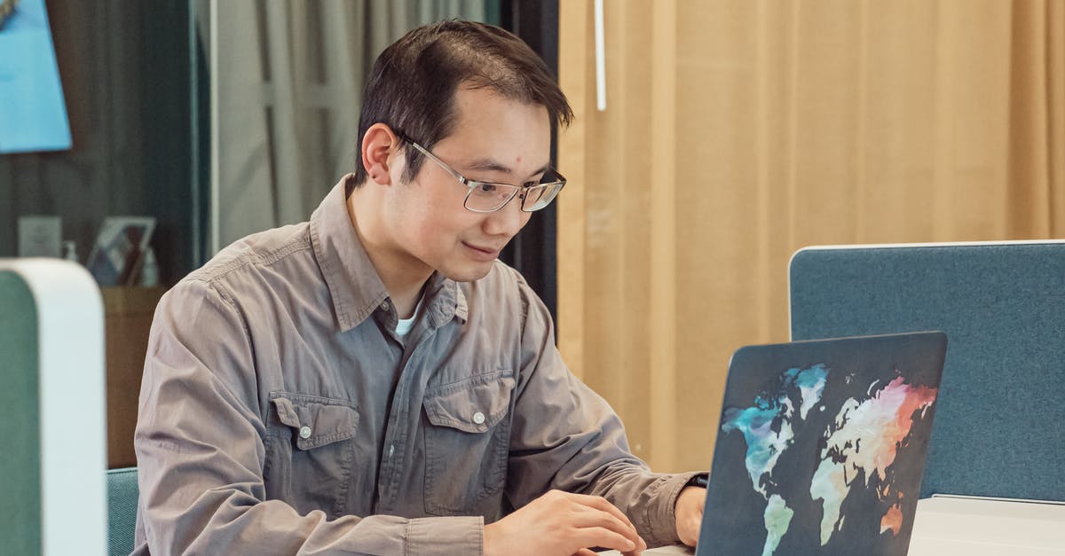 How do I use a Chinese spoon? - A Man in Gray Sleeves Using a Laptop How do I use a Chinese spoon? - A Man in Gray Sleeves Using a Laptop
