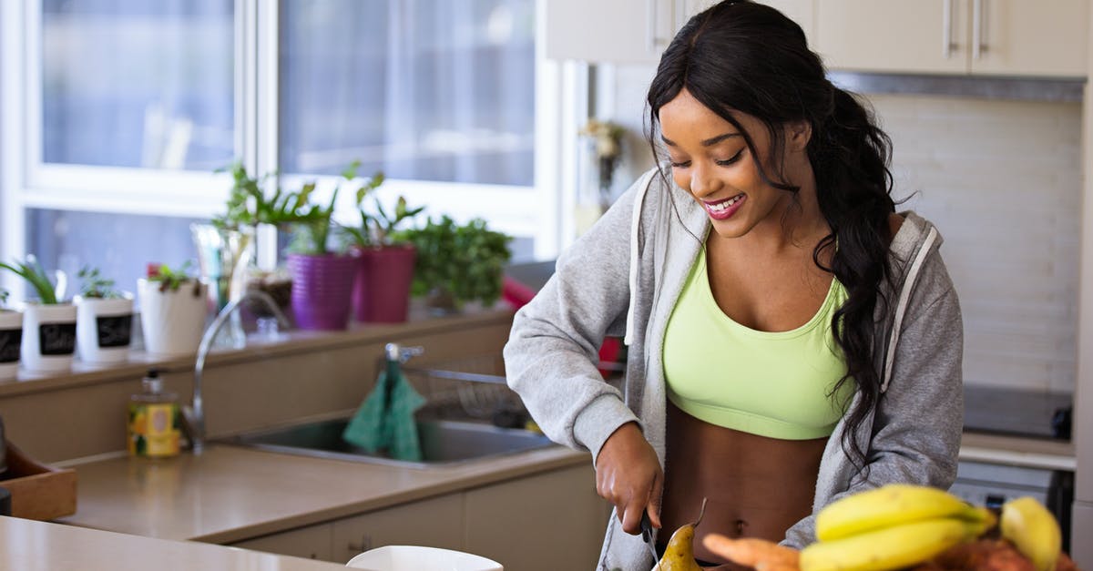 How do you clear food that sticks to the cutting knife? - Woman Slicing Gourd How do you clear food that sticks to the cutting knife? - Woman Slicing Gourd