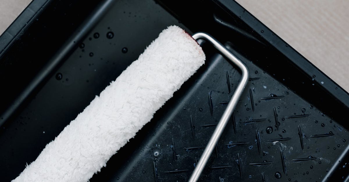 How do you efficiently clean a leek? - From above of clean roller for repair on plastic tank for paint at home How do you efficiently clean a leek? - From above of clean roller for repair on plastic tank for paint at home