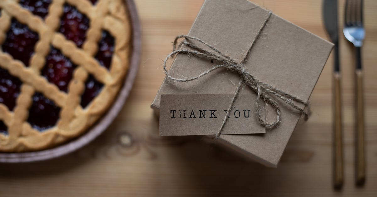 How do you get this pie top? - Cardboard present box with postcard on table How do you get this pie top? - Cardboard present box with postcard on table