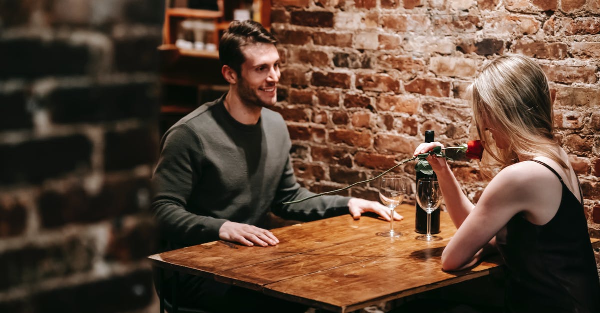 How do you reduce wine when deglazing without burning the fond? - Couple enjoying romantic date in restaurant How do you reduce wine when deglazing without burning the fond? - Couple enjoying romantic date in restaurant