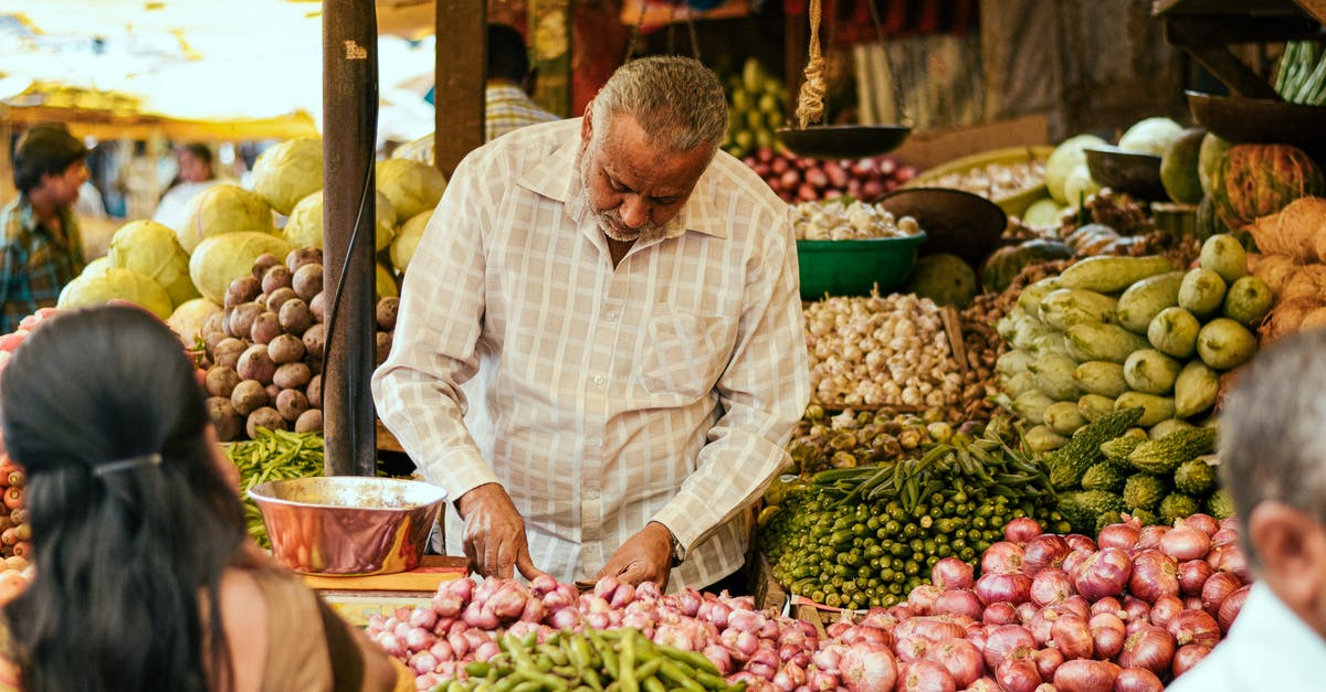 How many average onions are there per pound? - Ethnic seller working at local bazaar with vegetables How many average onions are there per pound? - Ethnic seller working at local bazaar with vegetables