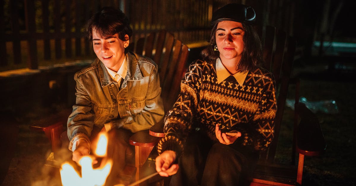 How should I fry onions without burning them? - Friends frying marshmallow on bonfire How should I fry onions without burning them? - Friends frying marshmallow on bonfire