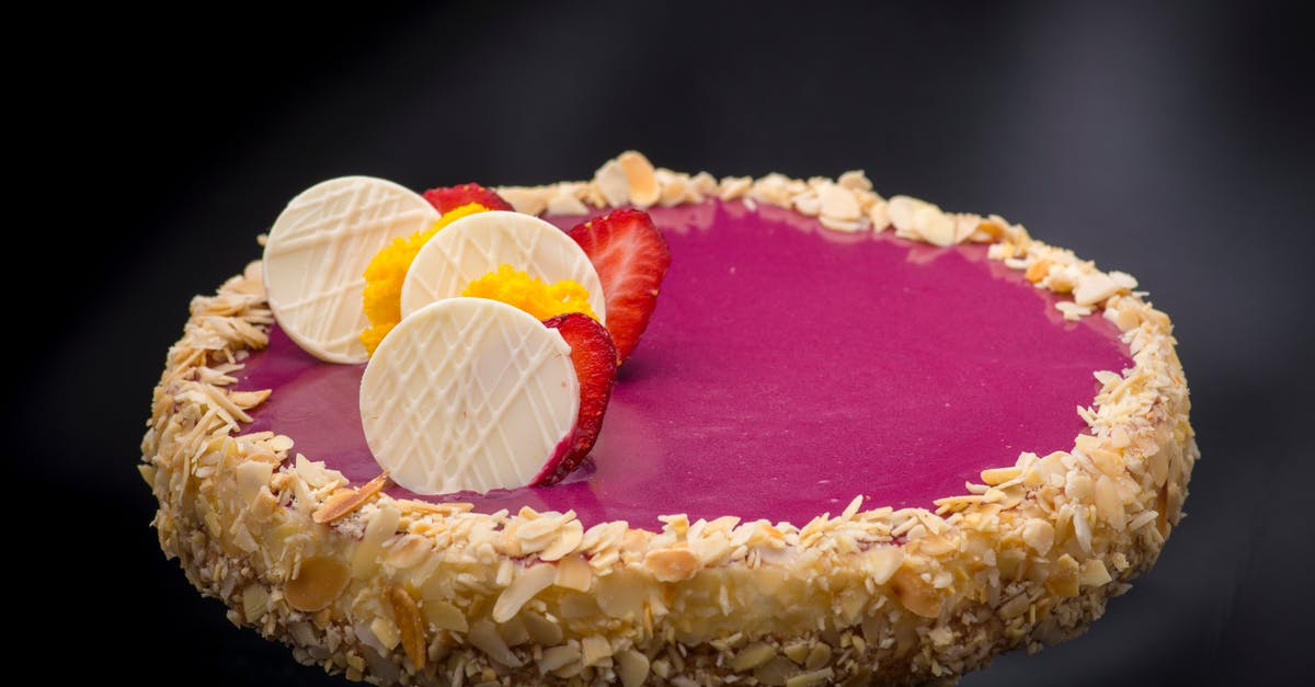 How to bake crushed peppermint into cake? - Round Cake with White Chocolate and Strawberries How to bake crushed peppermint into cake? - Round Cake with White Chocolate and Strawberries