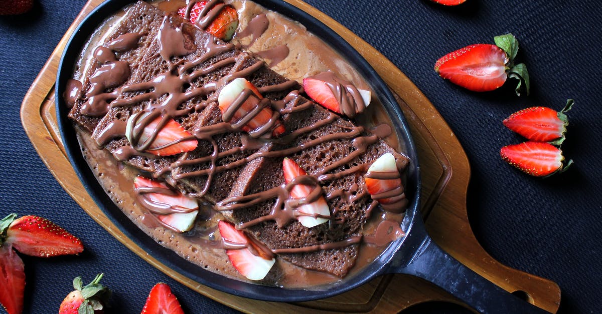 How to combine chocolate and garlic in the same dish? - Chocolate Crepes with Fruit in Pan How to combine chocolate and garlic in the same dish? - Chocolate Crepes with Fruit in Pan